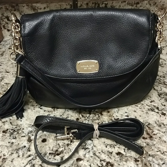 Michael Kors Handbags - 💙🖤 Michael Kors Crossbody 🖤💙🐾